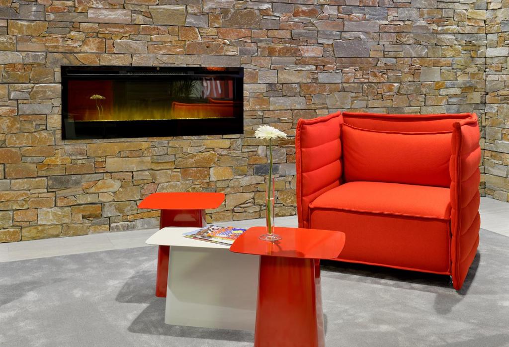 Lounge mit Kamin im Michel Hotel Wetzlar